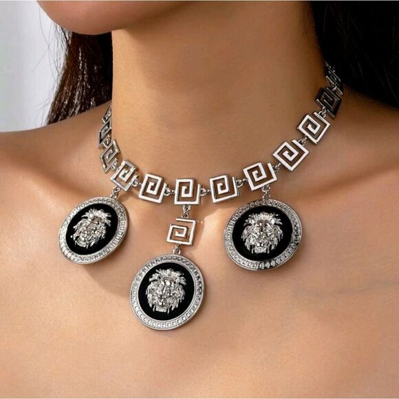 Designer Inspired Black & Silver Lion necklace - Picture 1 of 5